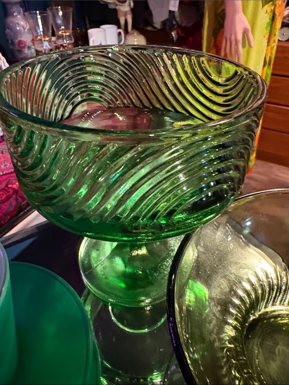 Green Glass Bundle of 6 Pieces Candy Nut Snack Dish and Color Change Mug - Picture 4 of 4